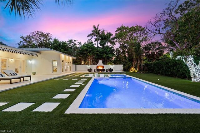 1949 ALAMANDA DR, Naples, FL 34102