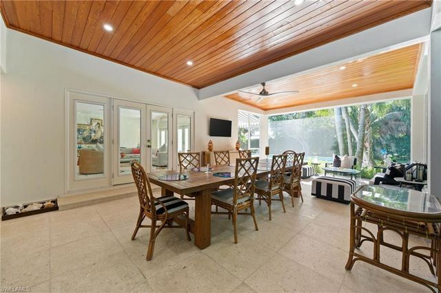 1949 ALAMANDA DR, Naples, FL 34102