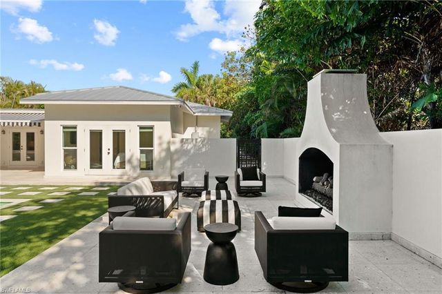 1949 ALAMANDA DR, Naples, FL 34102