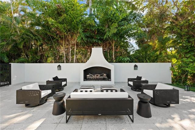 1949 ALAMANDA DR, Naples, FL 34102