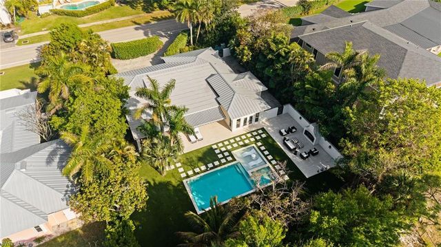 1949 ALAMANDA DR, Naples, FL 34102