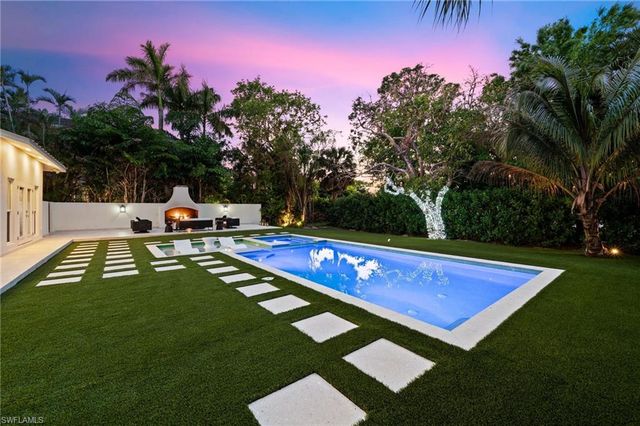 1949 ALAMANDA DR, Naples, FL 34102