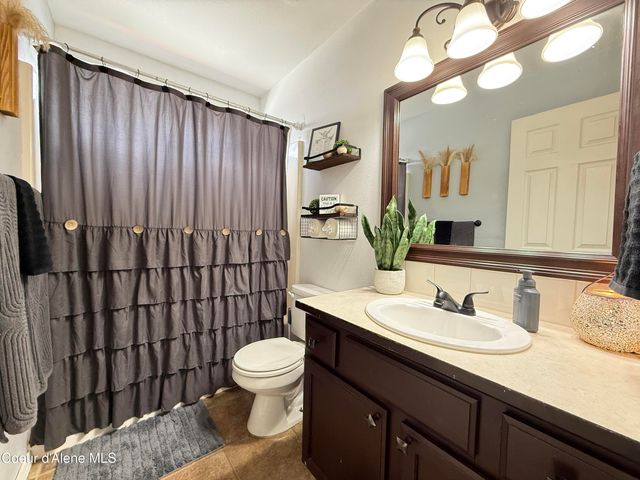 1190 W Palouse DR, Post Falls, ID 83854