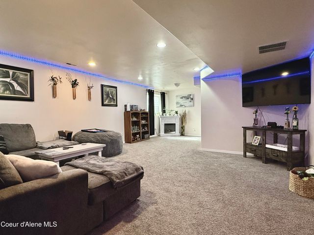 1190 W Palouse DR, Post Falls, ID 83854