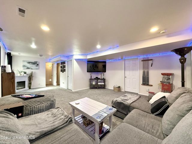 1190 W Palouse DR, Post Falls, ID 83854