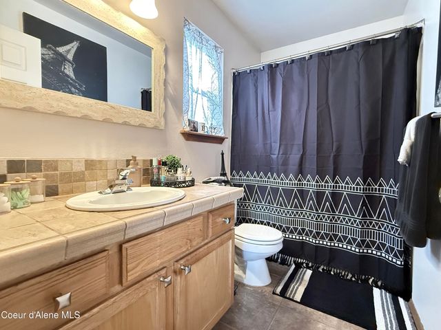 1190 W Palouse DR, Post Falls, ID 83854