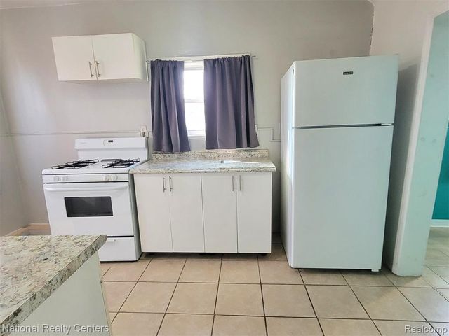 8300 Continental Avenue, Warren, MI 48089