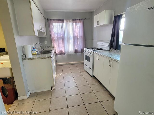 8300 Continental Avenue, Warren, MI 48089