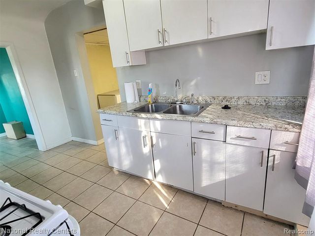 8300 Continental Avenue, Warren, MI 48089