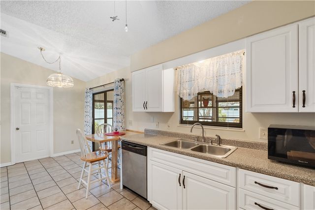 7590 58th Court, Vero Beach, FL 32967