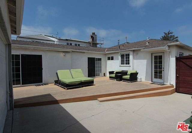 8111 Westlawn Avenue, Los Angeles, CA 90045