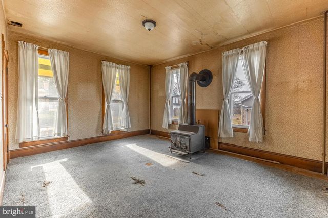 337 S MAIN ST, Pleasant Gap, PA 16823