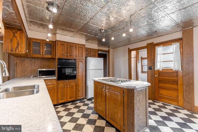 337 S MAIN ST, Pleasant Gap, PA 16823