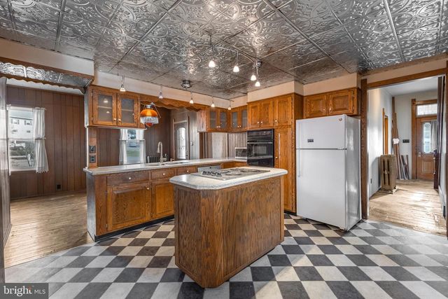 337 S MAIN ST, Pleasant Gap, PA 16823