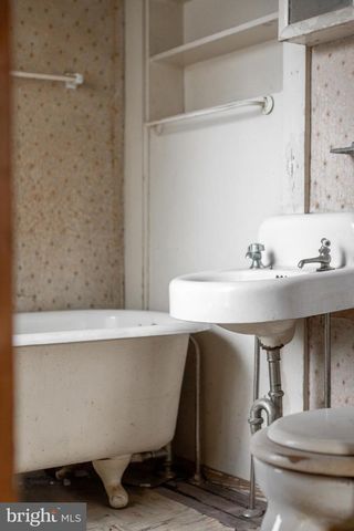 337 S MAIN ST, Pleasant Gap, PA 16823