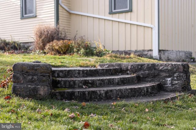 337 S MAIN ST, Pleasant Gap, PA 16823