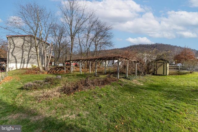 337 S MAIN ST, Pleasant Gap, PA 16823