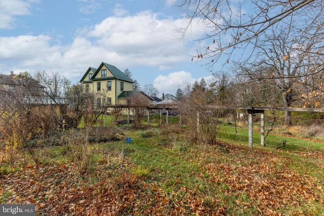 337 S MAIN ST, Pleasant Gap, PA 16823