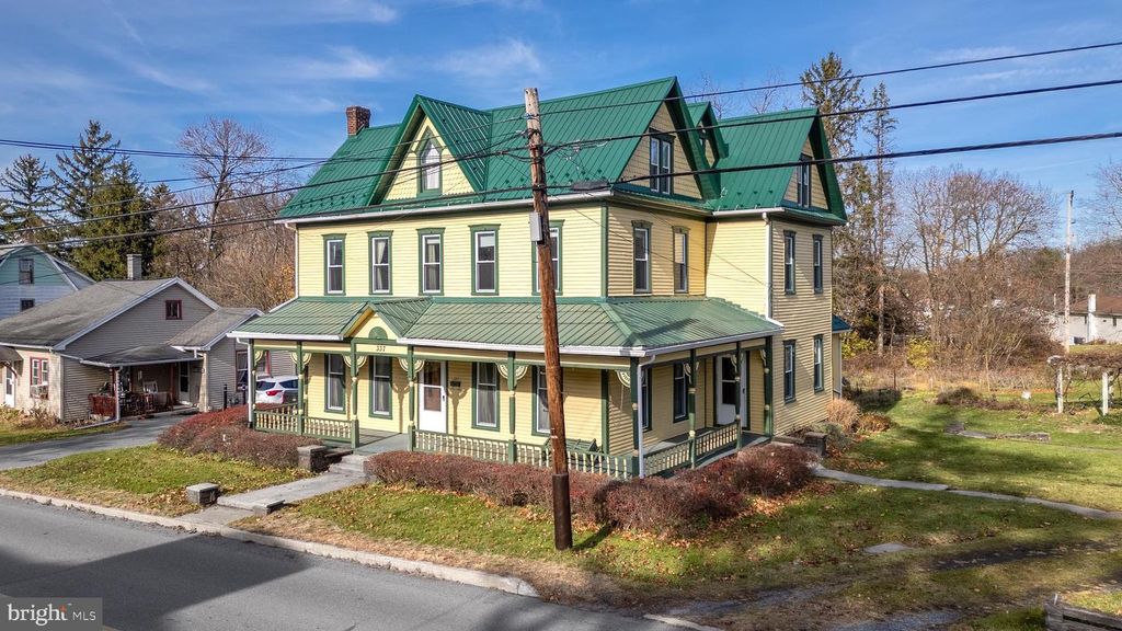 337 S MAIN ST, Pleasant Gap, PA 16823