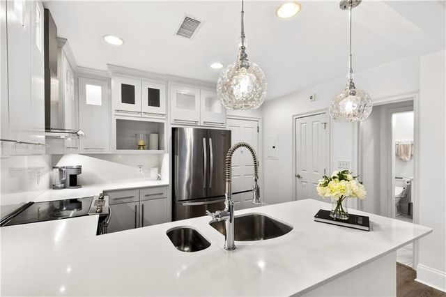 2255 Peachtree NE Road 323, Atlanta, GA 30309