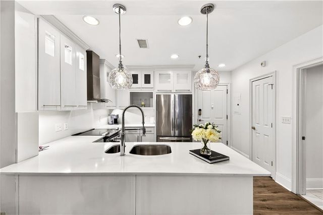 2255 Peachtree NE Road 323, Atlanta, GA 30309