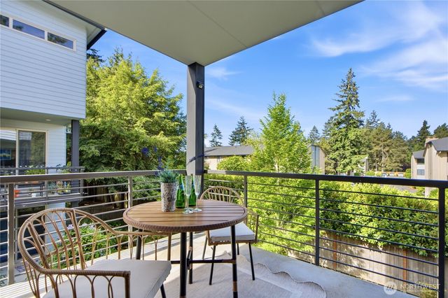 16347 NE 12th Place, Bellevue, WA 98008