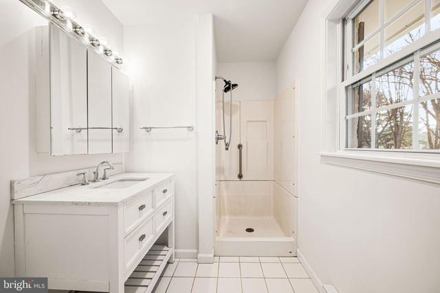 13 KELLER RD, Cochranville, PA 19330