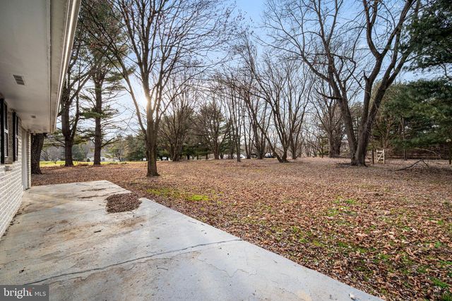 13 KELLER RD, Cochranville, PA 19330