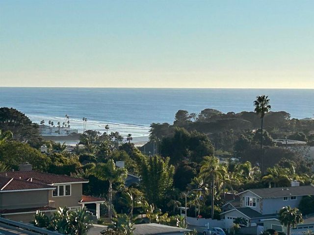 640 W Solana Circle 27, Solana Beach, CA 92075