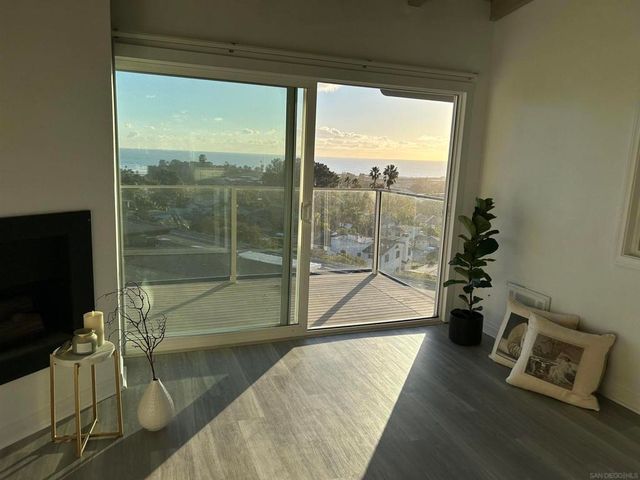 640 W Solana Circle 27, Solana Beach, CA 92075