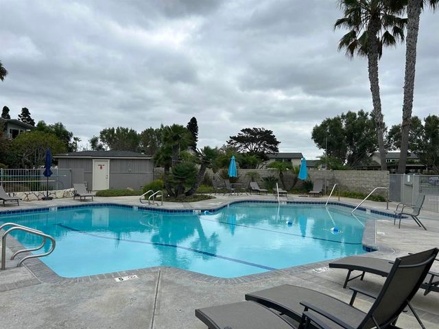 640 W Solana Circle 27, Solana Beach, CA 92075