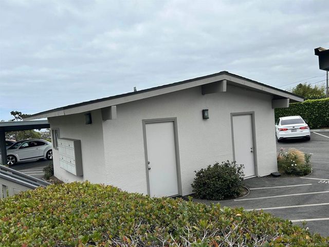 640 W Solana Circle 27, Solana Beach, CA 92075