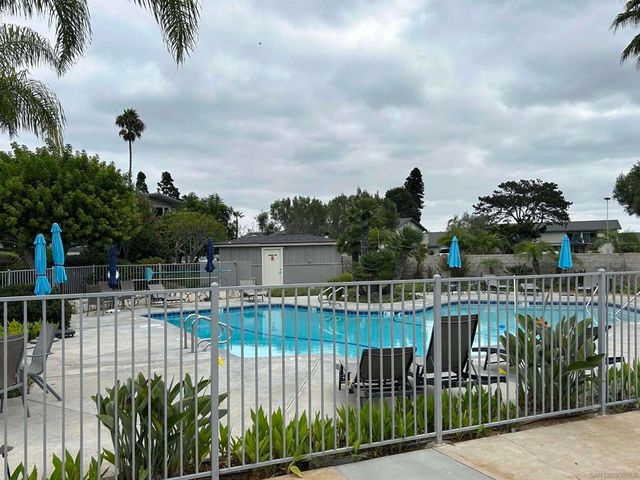 640 W Solana Circle 27, Solana Beach, CA 92075