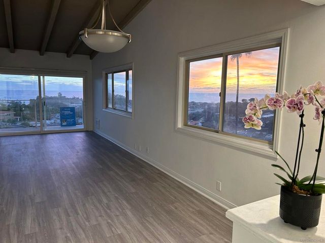 640 W Solana Circle 27, Solana Beach, CA 92075