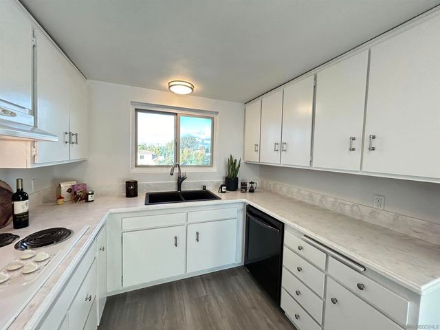 640 W Solana Circle 27, Solana Beach, CA 92075