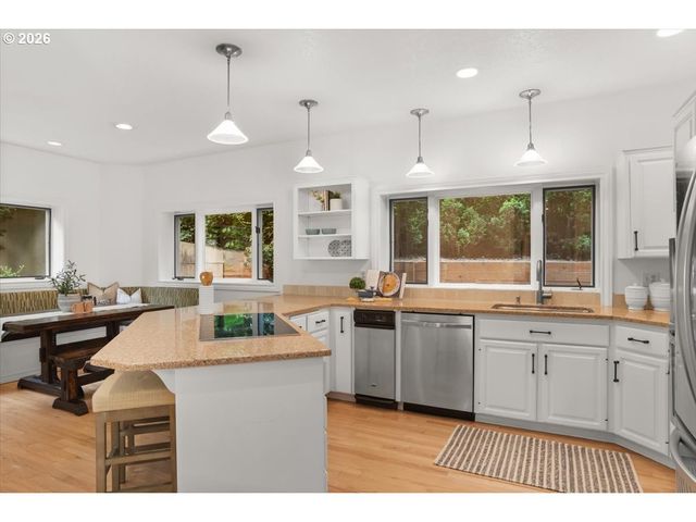 2920 Nw SHENANDOAH Ter, Portland, OR 97210