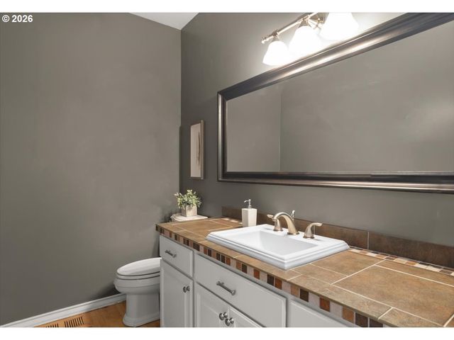 2920 Nw SHENANDOAH Ter, Portland, OR 97210