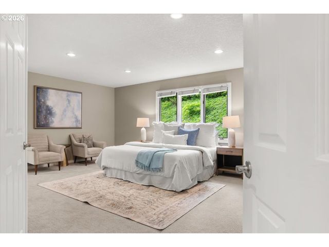 2920 Nw SHENANDOAH Ter, Portland, OR 97210
