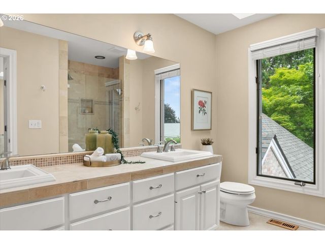 2920 Nw SHENANDOAH Ter, Portland, OR 97210
