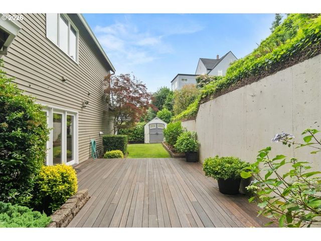 2920 Nw SHENANDOAH Ter, Portland, OR 97210