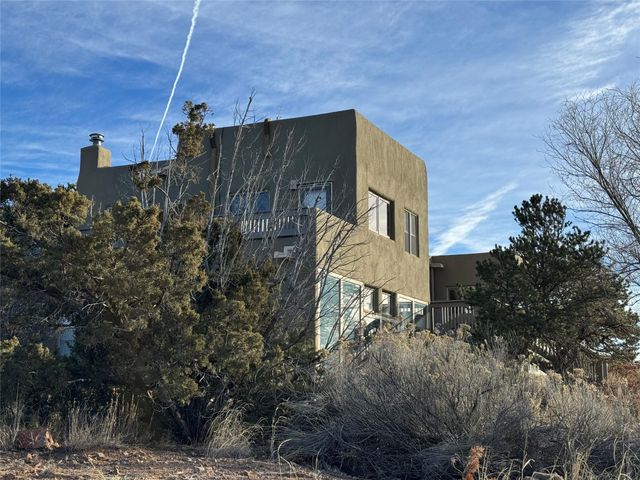 26 Apache Creek Road, Santa Fe, NM 87505