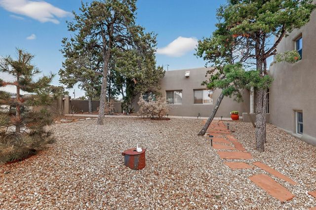 26 Apache Creek Road, Santa Fe, NM 87505