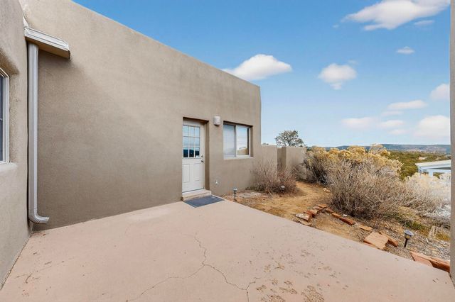 26 Apache Creek Road, Santa Fe, NM 87505