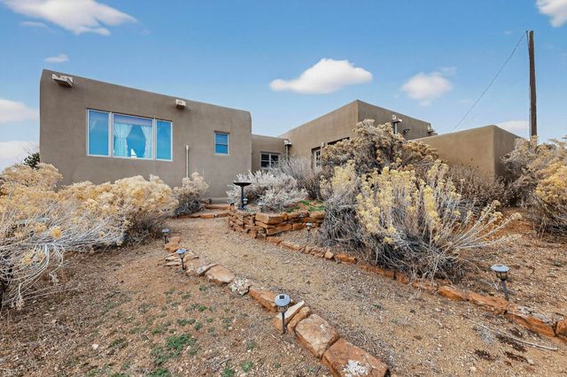 26 Apache Creek Road, Santa Fe, NM 87505