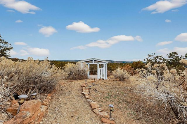 26 Apache Creek Road, Santa Fe, NM 87505