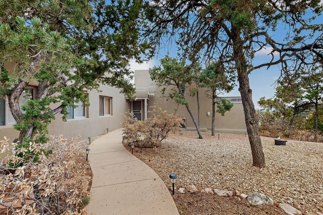 26 Apache Creek Road, Santa Fe, NM 87505