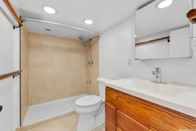 2392 Waiomao Road, Honolulu, HI 96816