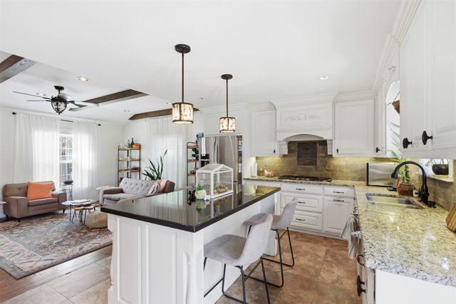 117 W Avenue E, Garland, TX 75040