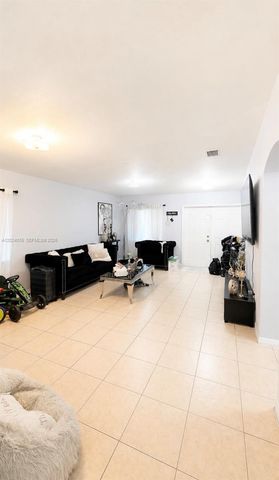 11001 SW 218th Ter, Miami, FL 33170