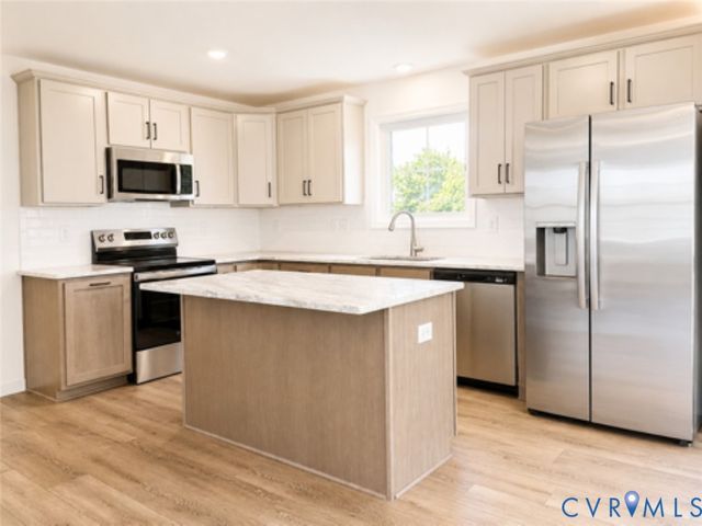 11825 Farnham Woods Dr, Midlothian, VA 23112